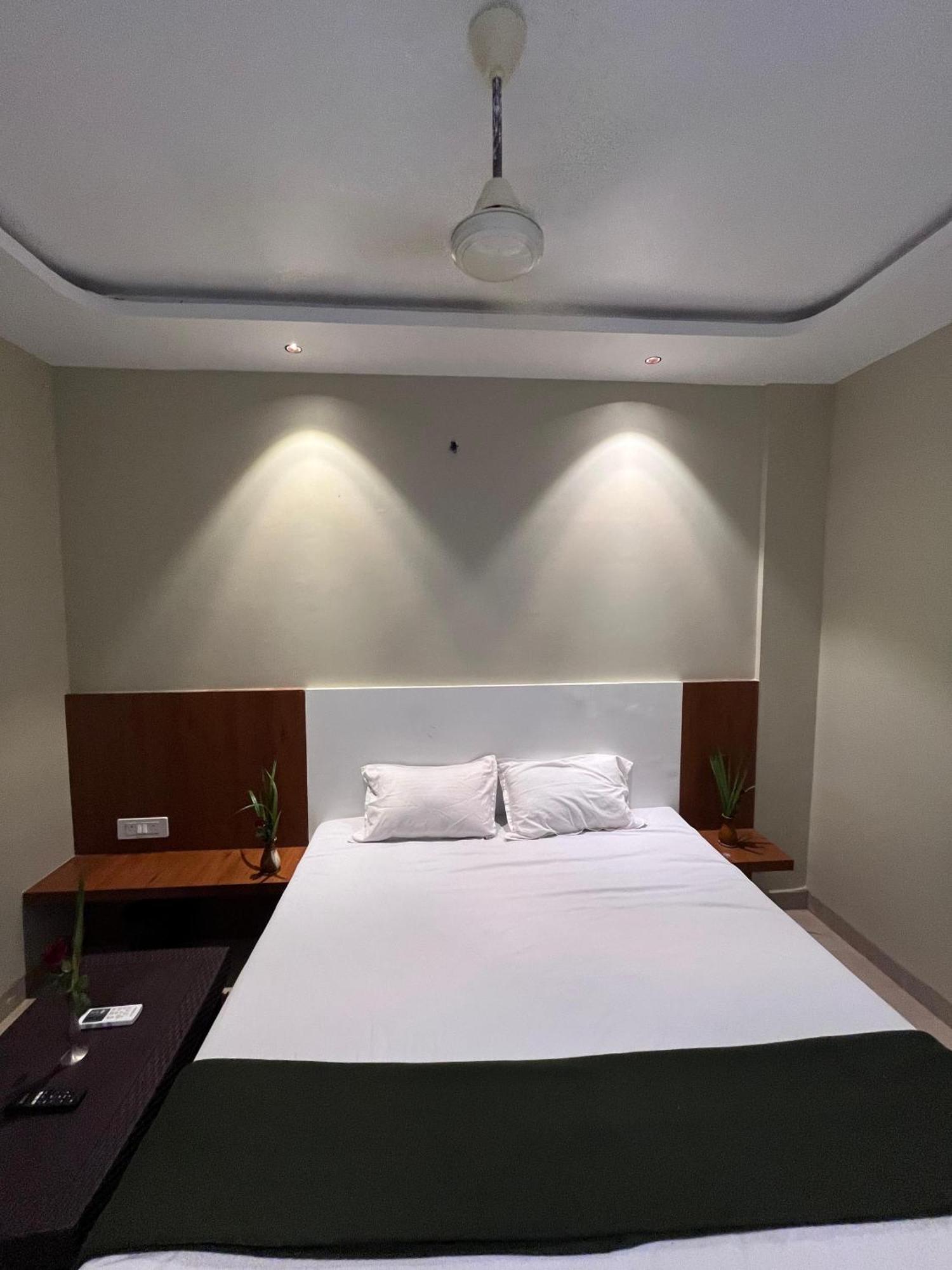 Hotel Sun Lodging Bhiwandi Exterior photo