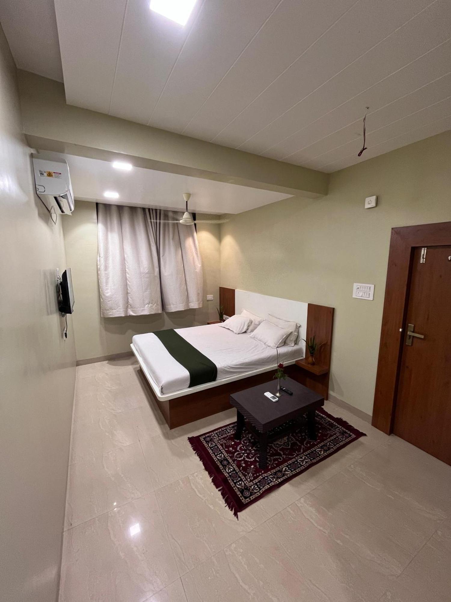 Hotel Sun Lodging Bhiwandi Exterior photo